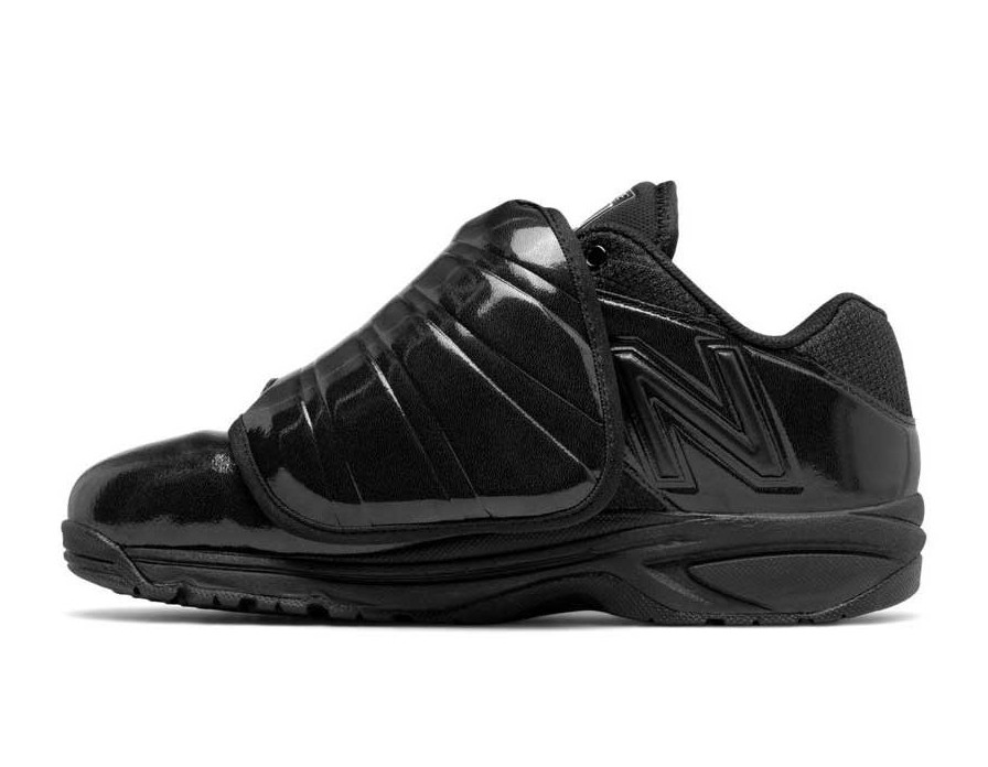 new balance umpire base shoes